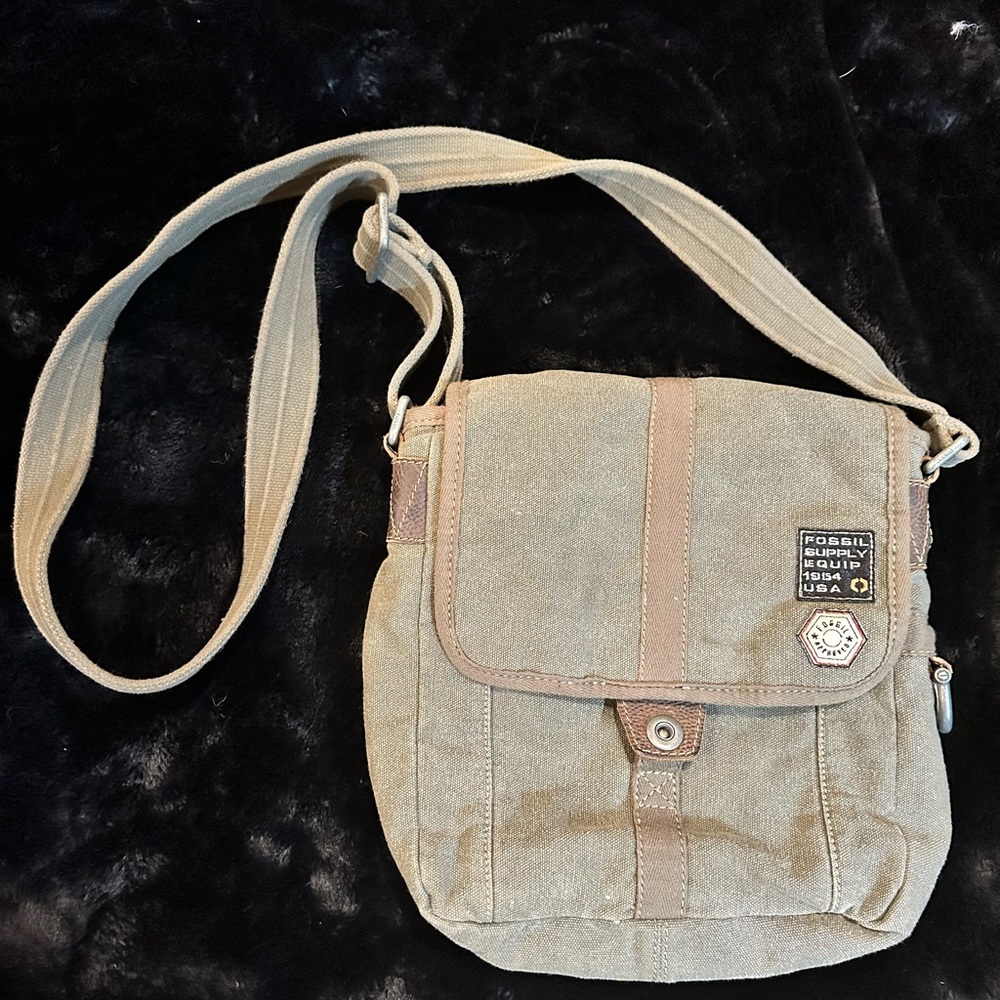 Vintage FOSSIL crossbody messenger bag